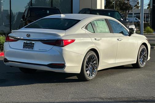 2025 Lexus ES 300h Luxury
