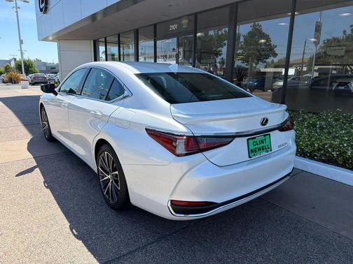 Eminent White Pearl 2025 Lexus ES 300h Base