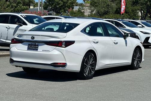 Eminent White Pearl 2025 Lexus ES 300h Base