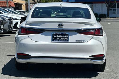 Eminent White Pearl 2025 Lexus ES 300h Base