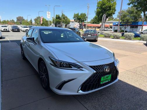 Eminent White Pearl 2025 Lexus ES 300h Base