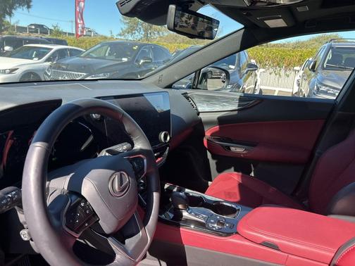 2025 Lexus NX 350h Premium