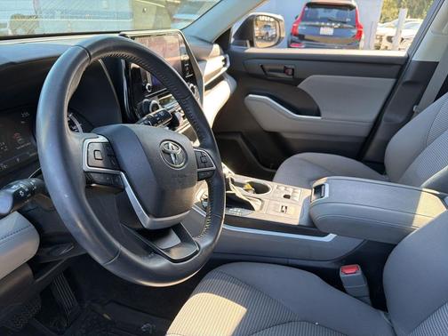 2023 Toyota Highlander Hybrid LE