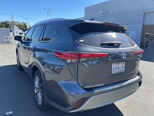 2021 Toyota Highlander Hybrid Platinum