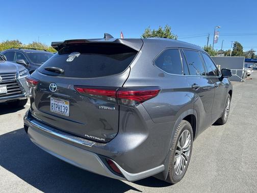 2021 Toyota Highlander Hybrid Platinum