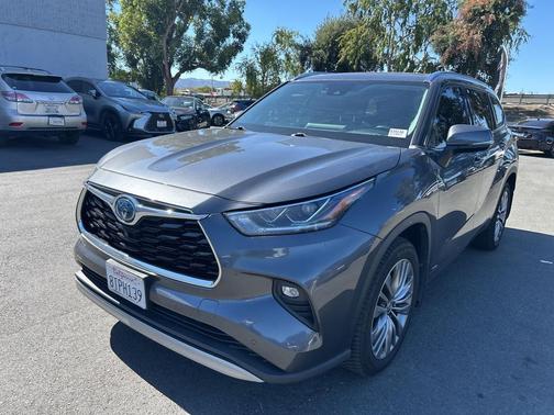 2021 Toyota Highlander Hybrid Platinum