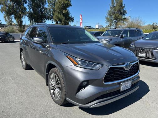 2021 Toyota Highlander Hybrid Platinum