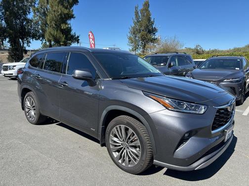 2021 Toyota Highlander Hybrid Platinum