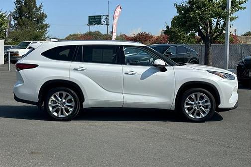 2022 Toyota Highlander Limited