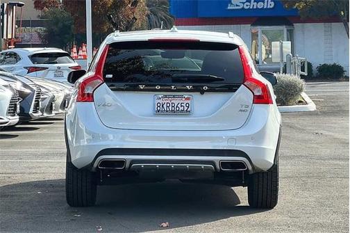 Photo 5 of 25 of 2018 Volvo V60 Cross Country T5