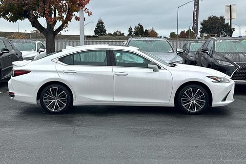 2025 Lexus ES 300h Base