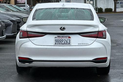 2025 Lexus ES 300h Base