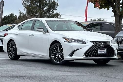 2025 Lexus ES 300h Base