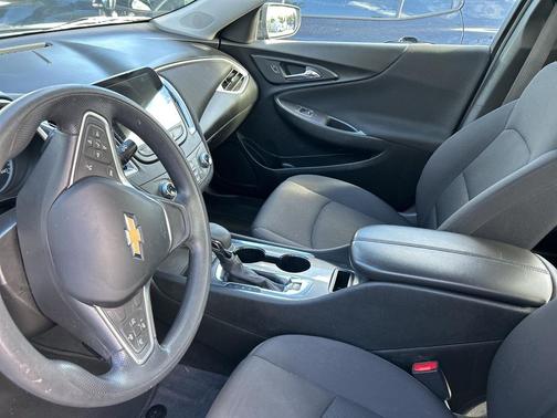 2022 Chevrolet Malibu FWD LT