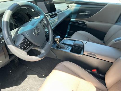 2022 Lexus ES 300h Base