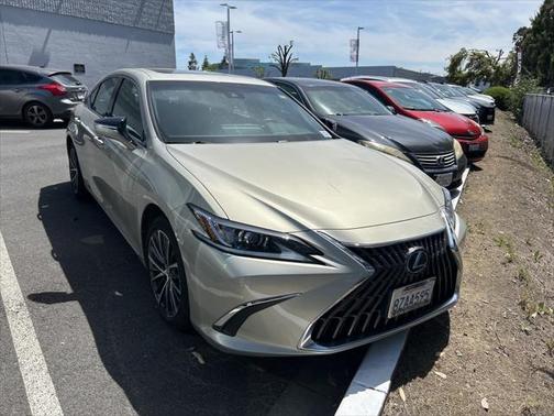 2022 Lexus ES 300h Base