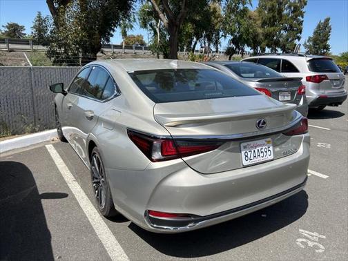 2022 Lexus ES 300h Base