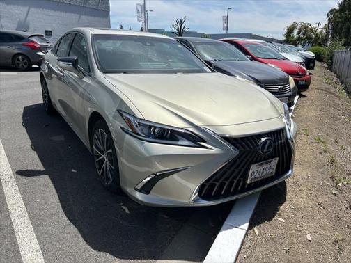 2022 Lexus ES 300h Base
