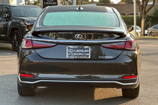 2025 Lexus ES 300h Base