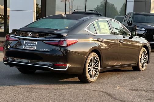 2025 Lexus ES 300h Base