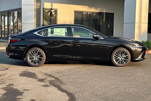 2025 Lexus ES 300h Base