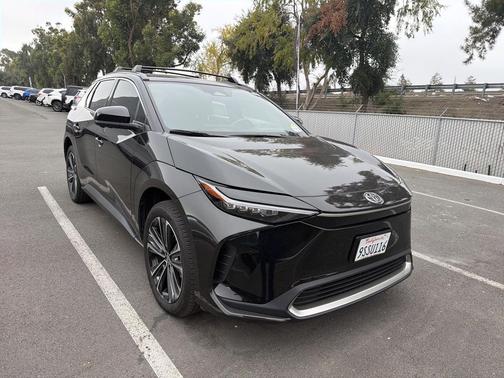 2025 Toyota bZ4X Limited