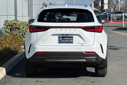 2026 Lexus NX 450h+ Luxury