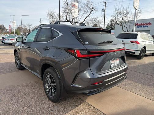 2025 Lexus NX 350h Premium