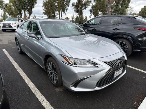 2025 Lexus ES 300h Base