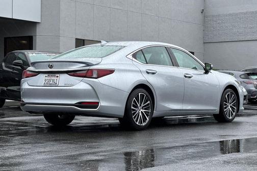 2025 Lexus ES 300h Base