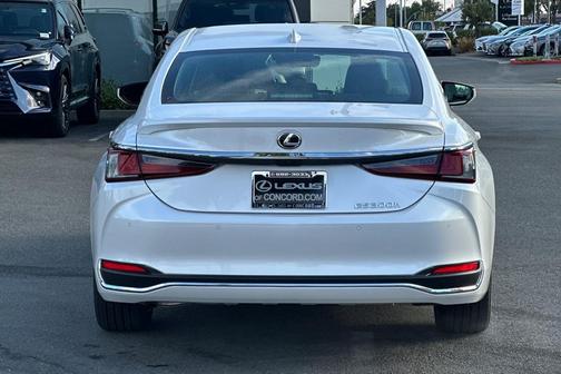 2025 Lexus ES 300h Base