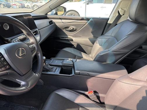 2022 Lexus ES 350 Base