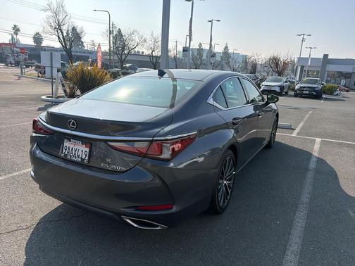 2022 Lexus ES 350 Base