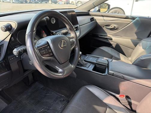 2022 Lexus ES 350 Base