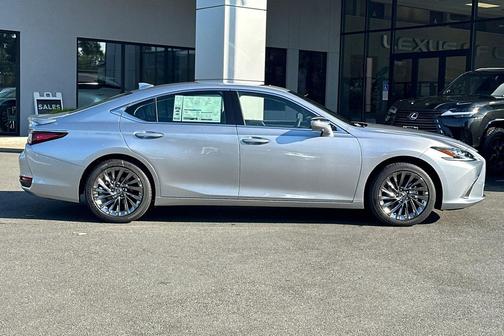 2025 Lexus ES 300h Luxury