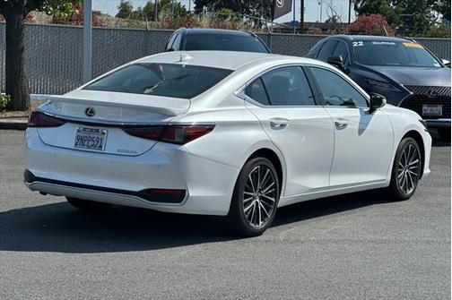 2025 Lexus ES 300h Base
