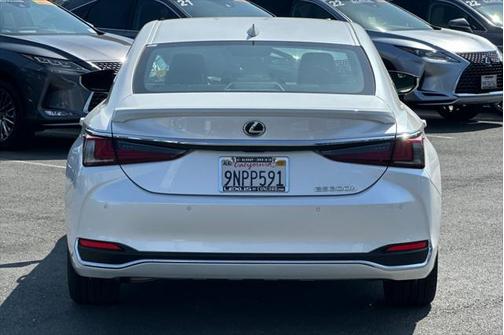 2025 Lexus ES 300h Base