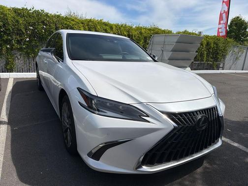 2024 Lexus ES 300h Luxury