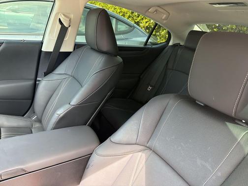 2024 Lexus ES 300h Luxury