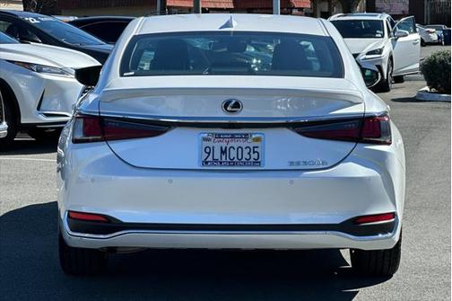 2024 Lexus ES 300h Base