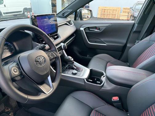 2025 Toyota RAV4 Hybrid SE