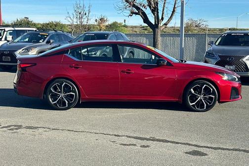 2023 Nissan Altima SR FWD