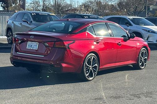 2023 Nissan Altima SR FWD