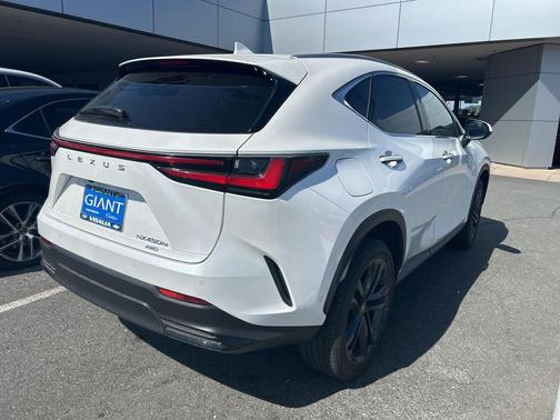 2023 Lexus NX 450h+ Luxury