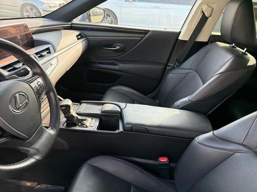 2021 Lexus ES 350 Base