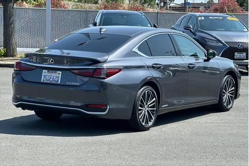 2022 Lexus ES 300h Base