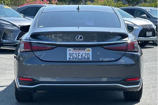 2022 Lexus ES 300h Base