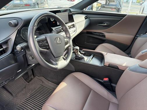 2025 Lexus ES 300h Base