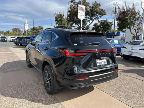 2025 Lexus NX 350h Premium