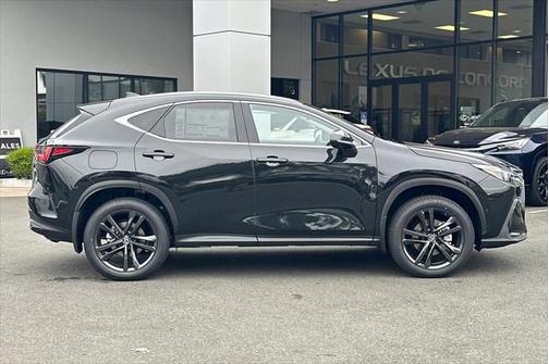 2025 Lexus NX 450h+ Luxury